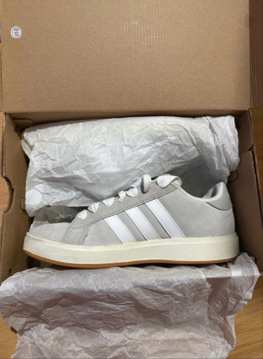 vand adidasi adidas
