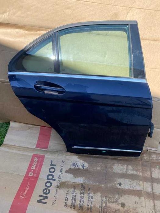 Usa stanga dreapta spate berlina mercedes c class w204 berlina culori