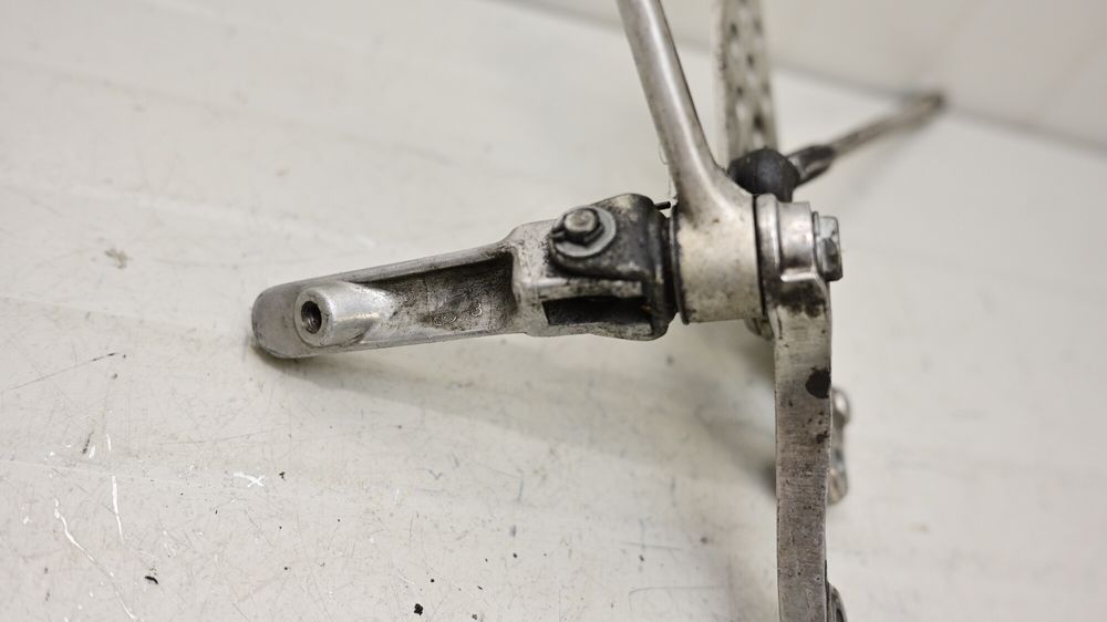 Suport Scarita Fata Stanga Cu Pedala Schimbator Honda CBR 929 2000 -