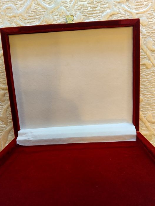 Велурена кутия за бижута