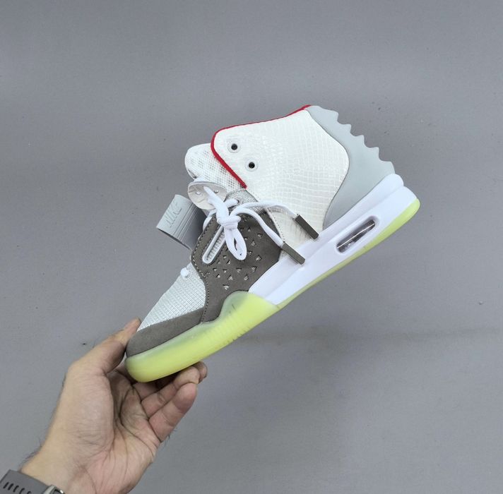 NIKE Air Yeezy 2