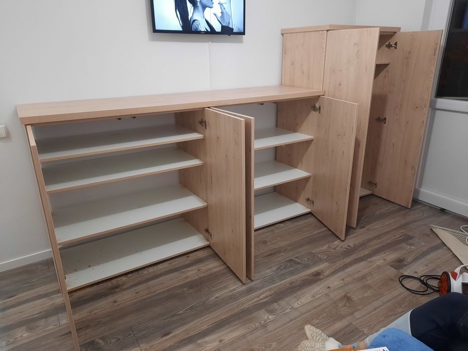 Mobilă la comandă din pal.