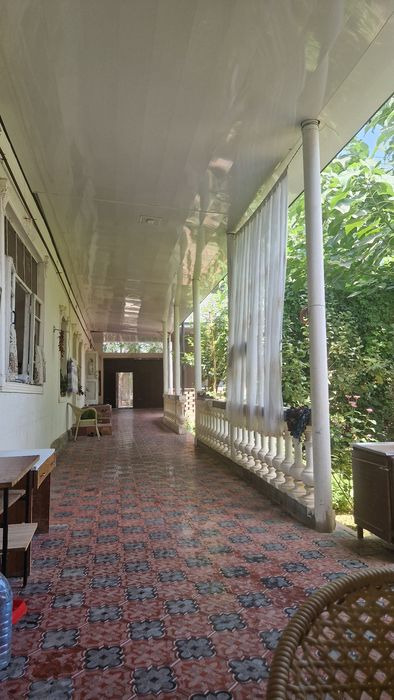 Hovli sotiladi 6 sotix 7 xona. hovli bo'lib ham sotiladi 3 sotixi