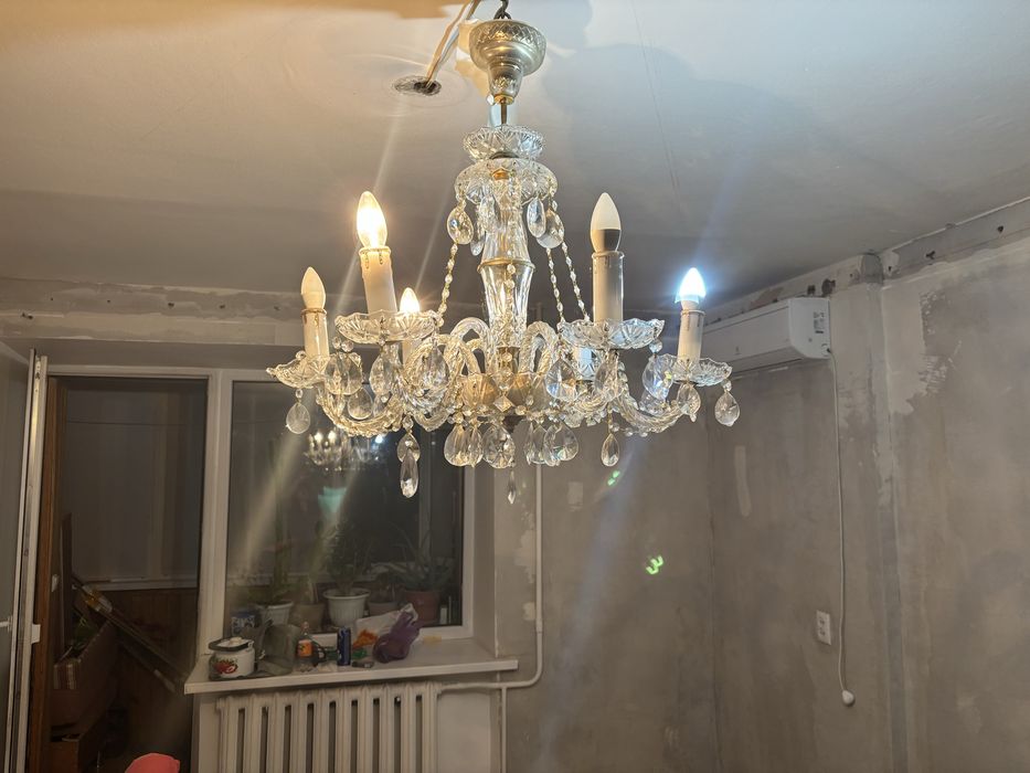 Продается люстра из хрусталя