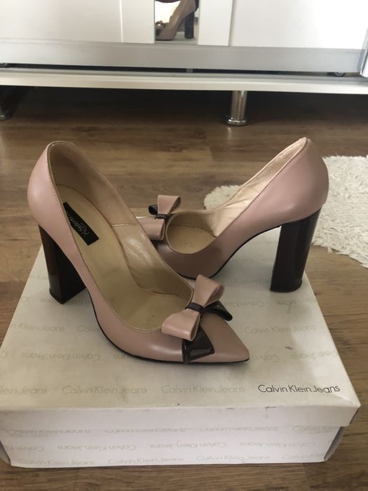 Pantofi stileto superbi,noi,piele naturala