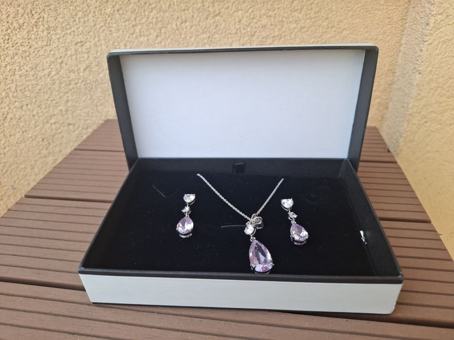 Елегантен комплект бижута Martin James (колие + обеци) в кутия