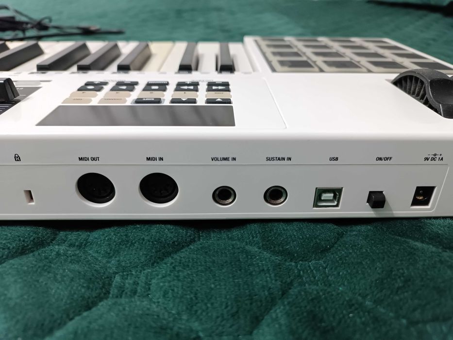 Code 49 - USB MIDI Controller With X/Y Pad синтезатор клавир