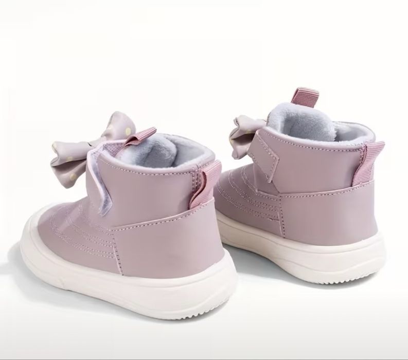 Продам новые детские ботинки