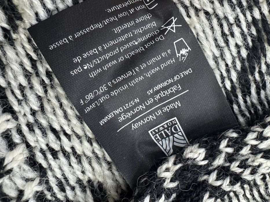 Дамска жилетка DALE OF NORWAY 100% вълна. Размер L