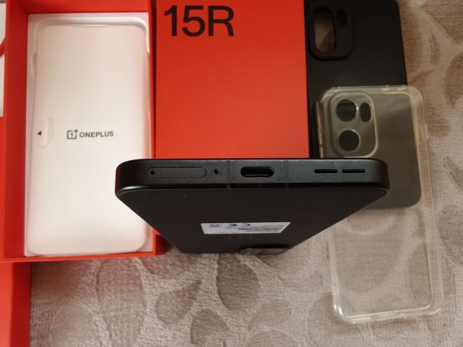 OnePlus 15R 12/512Gb перфектен с гаранция