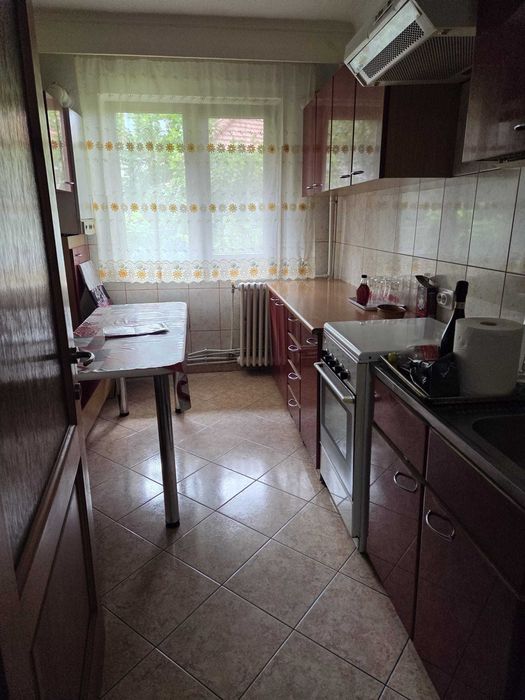 Închiriez apartament 4 camere – Alba Iulia, str. Mircea cel Bătrân (Exclus agenții)