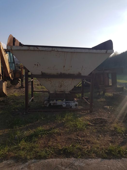 Concasor piatra cu ciocane.