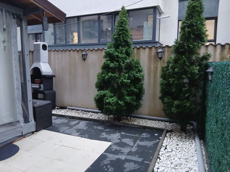 Apartament 2camere de vanzare+curte si terasa inchisa