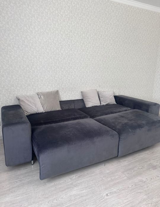 Современный диван-трасформер графитового цвета