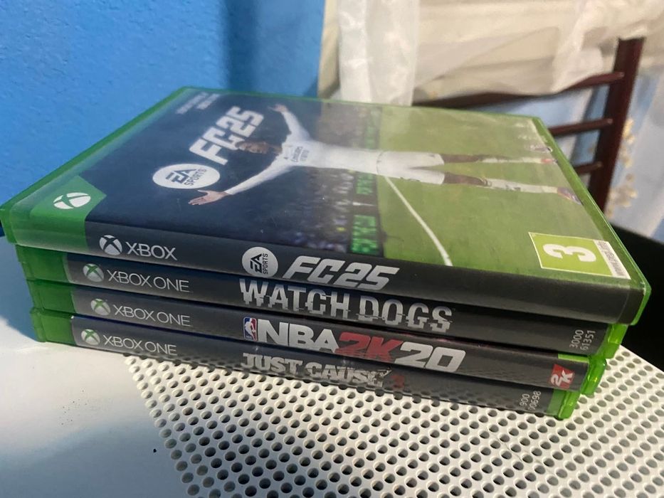 Vând un Xbox One S + un monitor LG Full HD 100Hz + un controller,incluse jocurile din imagine,si jocurile:
Gta 5
Forza horizon 5
Asseto Corsa
A way ou