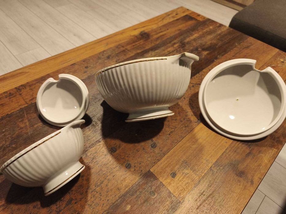 Продавам оригинални порцеланови супници.