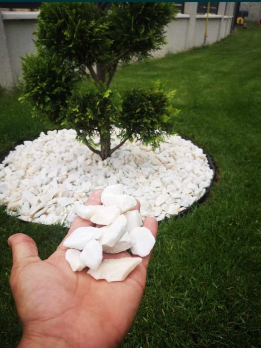 Piatra decorativa marmura alba sau roșie se vinde la sac de 50 kg