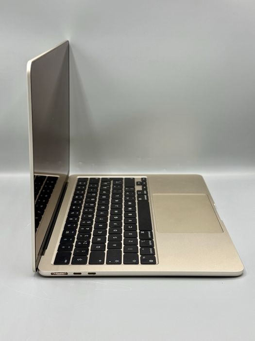 Macbook Air 13,3" | Procesor M2 | 8 GB RAM | 250 GB SSD | 28 Cicluri