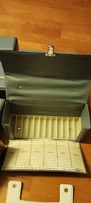 Lot 7 gentuțe pentru casete audio