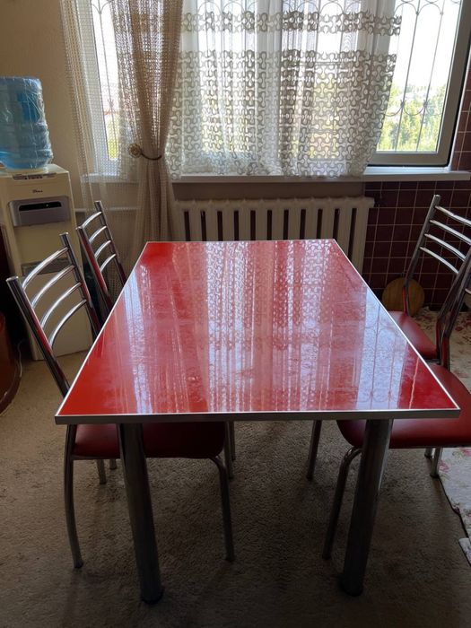 СРОЧНО!! Продаю стол + 6 стульев для кухни - в хорошем состоянии