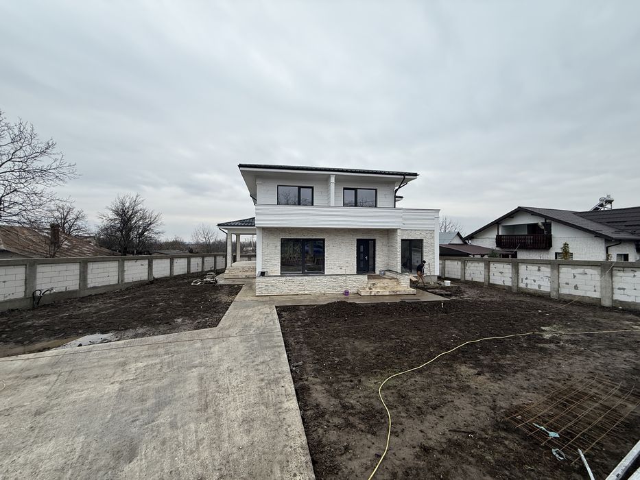 Vând casă in Aroneanu in cenntru