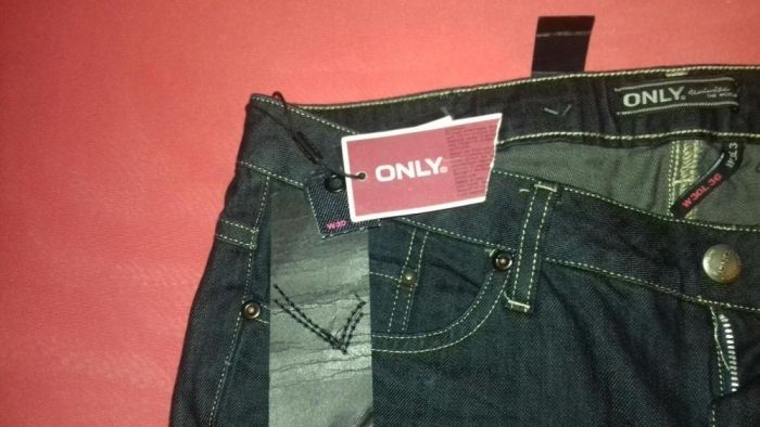 Pantaloni                      .