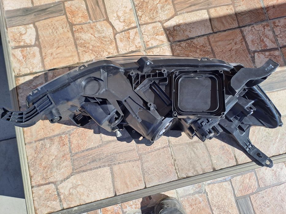 Far stânga nissan pulsar