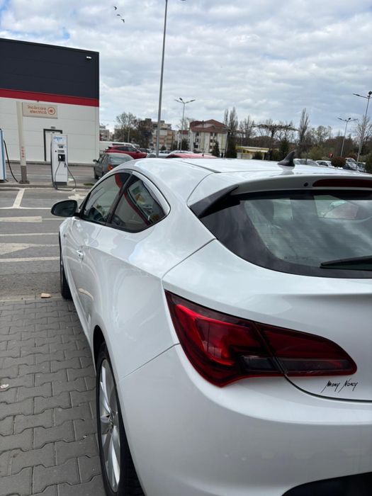 De vanzare  Opel Astra J GTC 2013