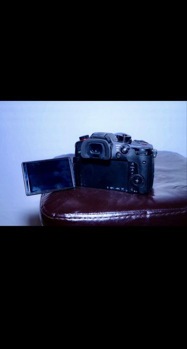 Продавам хибридна фотокамера Panasonuc Lumix GH5S