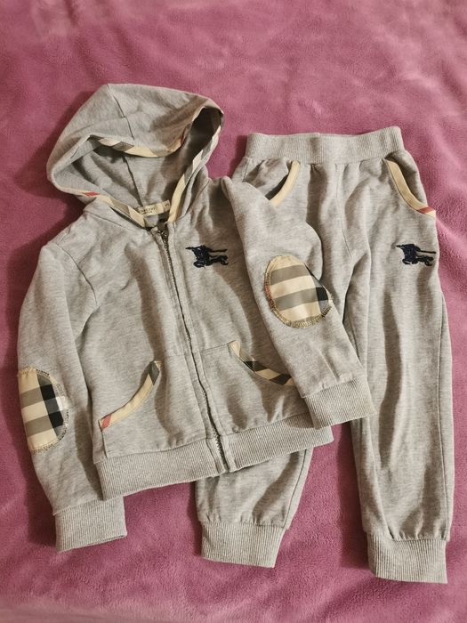 Продам костюм спортивный