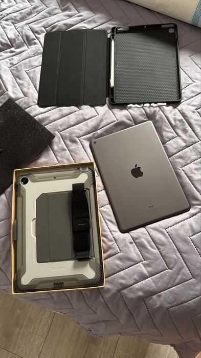 IPad generatia 9 ca NOUA, nefolosita.Cu multe accesorii free