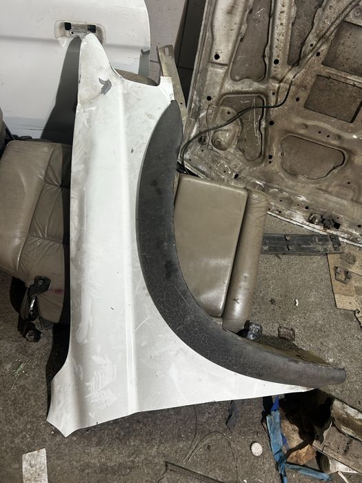 Крыло  заднее митсубиси челленджер