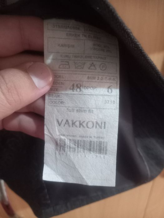 Костюм шим сотилади.