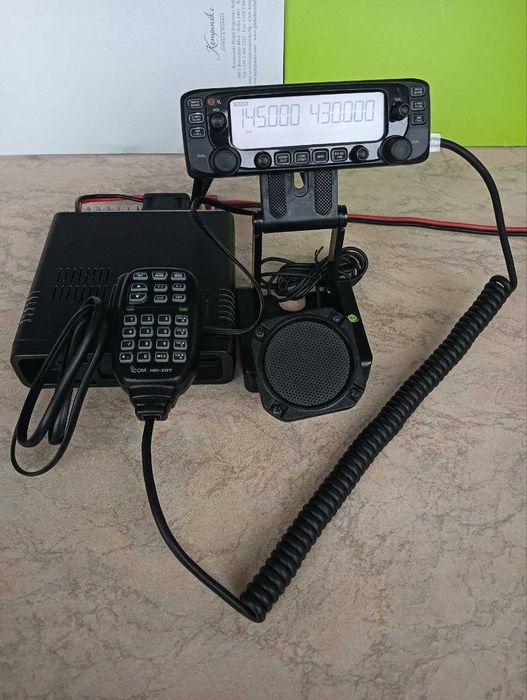 Продавам любителска радиостанция Icom IC-2730E