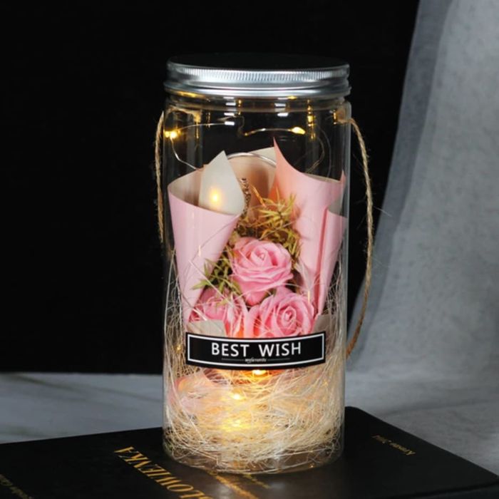 Вечна роза в стъкленица