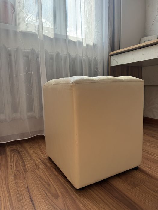 Продам пуфик в сливочном цвете