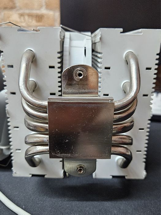 Кулер с двумя башнями Phanteks