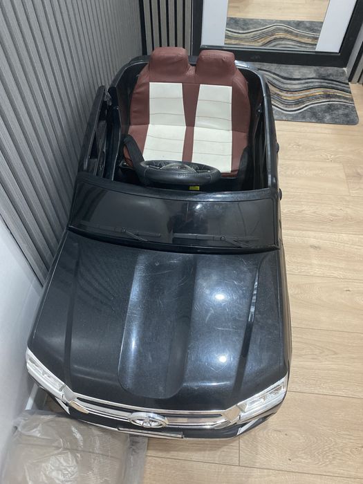 Продам машину детскую