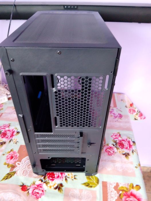 Carcasa PC Aires și Segotep
