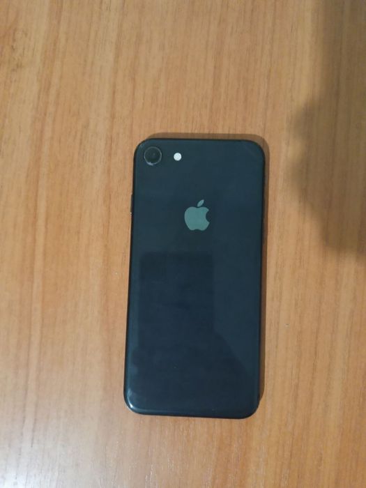 Продам iPhone 8 в хорошем состоянии