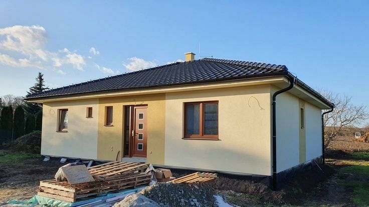 Vand case pe structura metalică