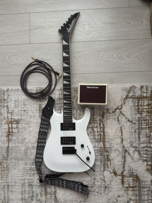 Электрогитара Jackson JS22 dinky + комбик Blackstar Fly3 + аксессуари