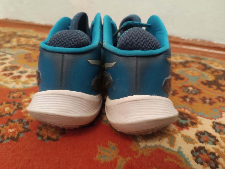 Волейбольные кроссовки