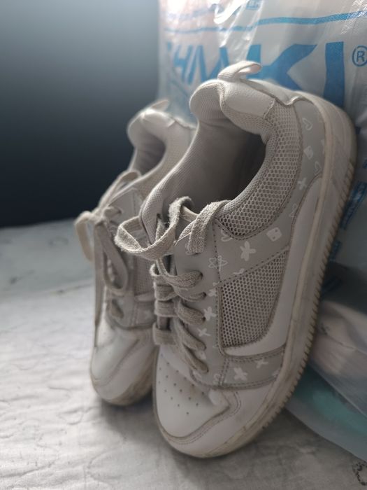 Тёплые вещи и обувь на девочку 8-10 лет.