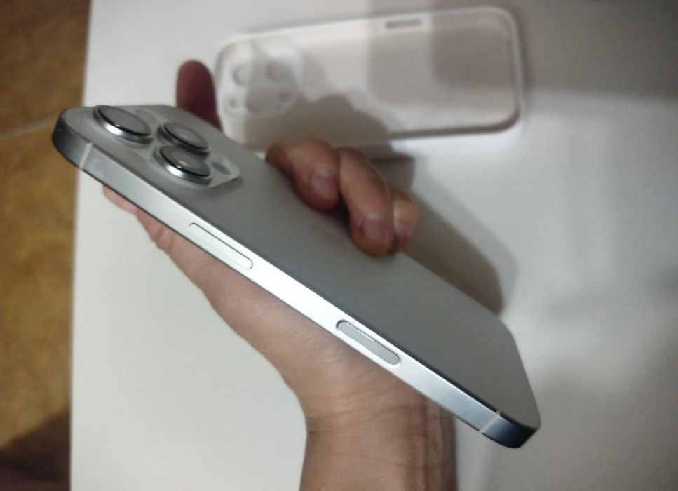 продам айфон 16 про