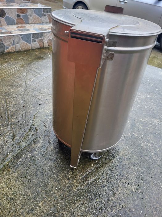 Vand cos de gunoi cu pedal si capac