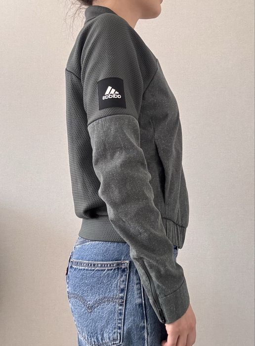 Зеленый бомбер adidas