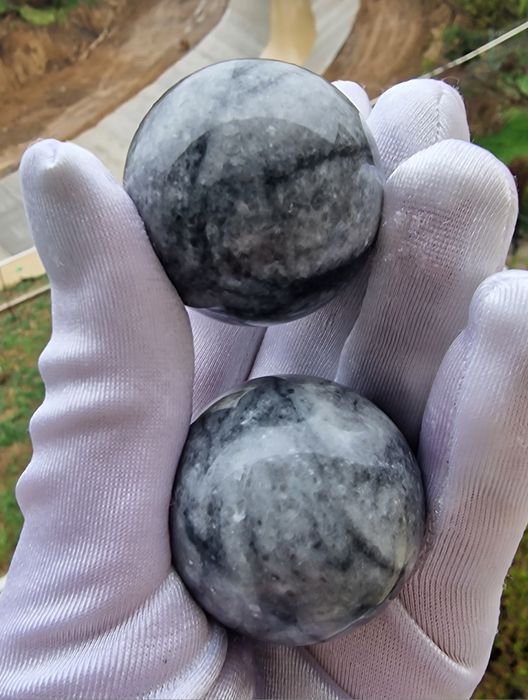 Шар из Лаврикита.