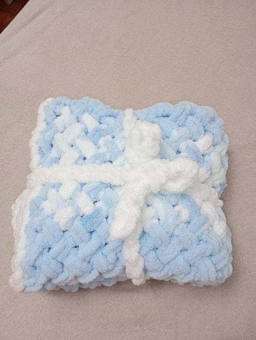 Ръчно плетени от прежда алиезе пуфи