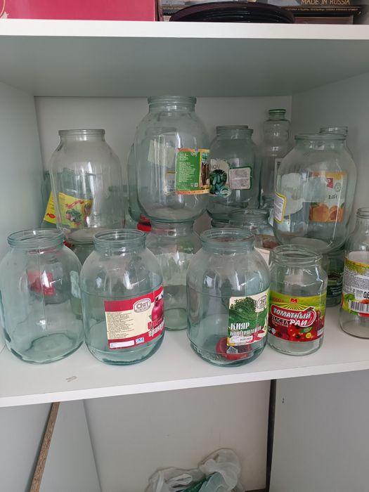 Продам банки , 2 литровые 15 шт. Литровые 15 штук. 0.68литр 3 штуки